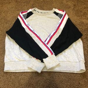 VS pink crew neck